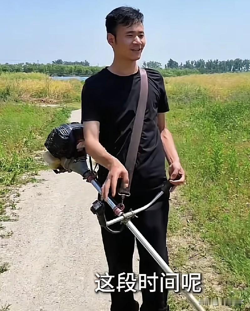 历怀远这人以前说话什么样？声音像是从牙缝里挤出来的，每句话都带着犹豫，现在好了，