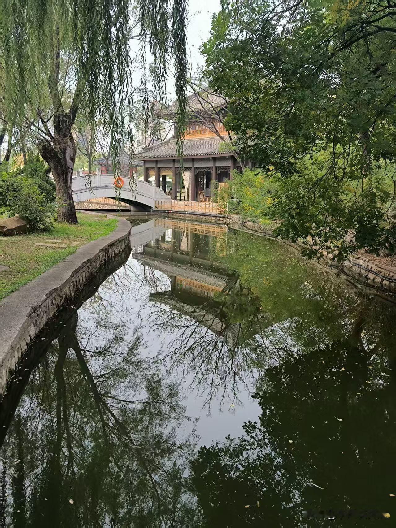 每个人对修图的看法不同，有人认为修图让拍的图片更好看。我不喜欢修图，感觉还是原汁