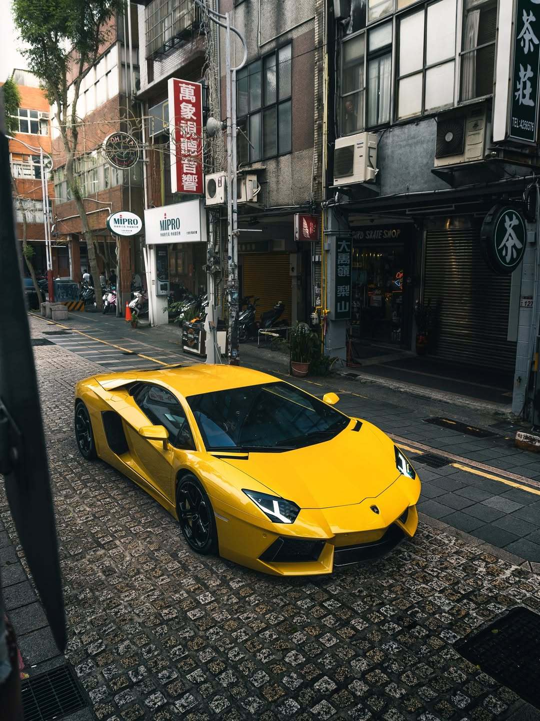 Lamborghini Aventador 💛 ​​​