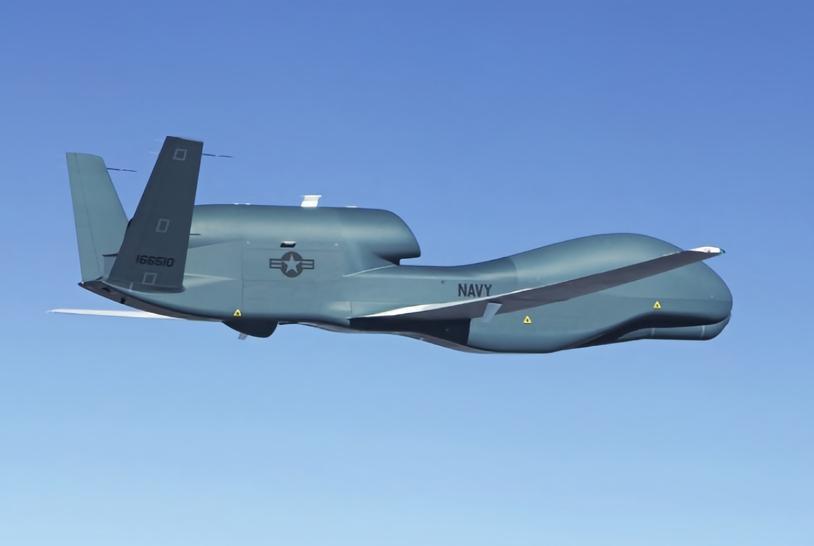 每天认识一件兵器 美国RQ-4“全球鹰”无人机机身长度：14.5米机身高度：4.