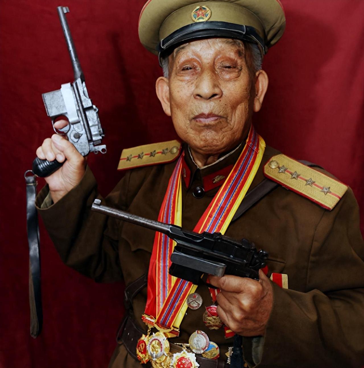 1996年，滕西远私藏两支手枪，民警让他上交，可他却说：“这两支枪，一支是粟裕大