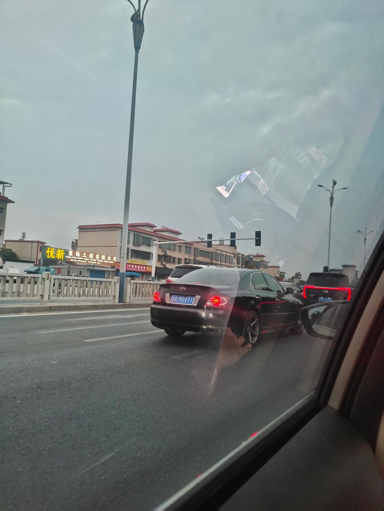 “救命！好喜欢这句话"
“祝她心结开，万物生，重塑骨，了前尘，一念间，天地永恒。