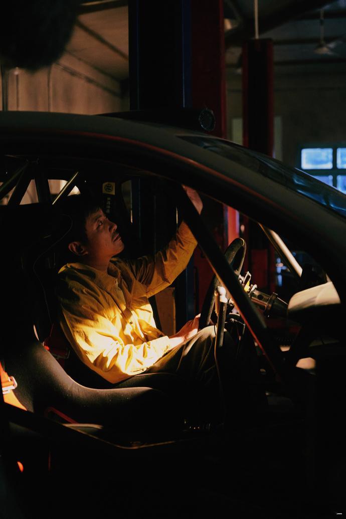 谁给沈腾画的眼线张驰来了心理委员别来！沈腾这眼线谁画的，飞驰7年全靠他搞笑，笑纹