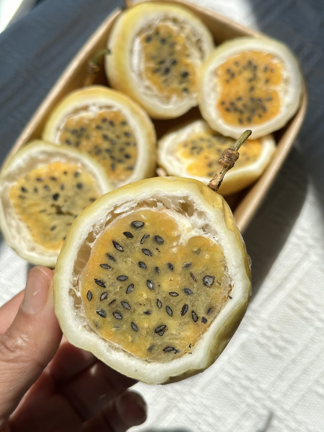 又一大发现冻百香果，跟吃冰沙一样真的绝了