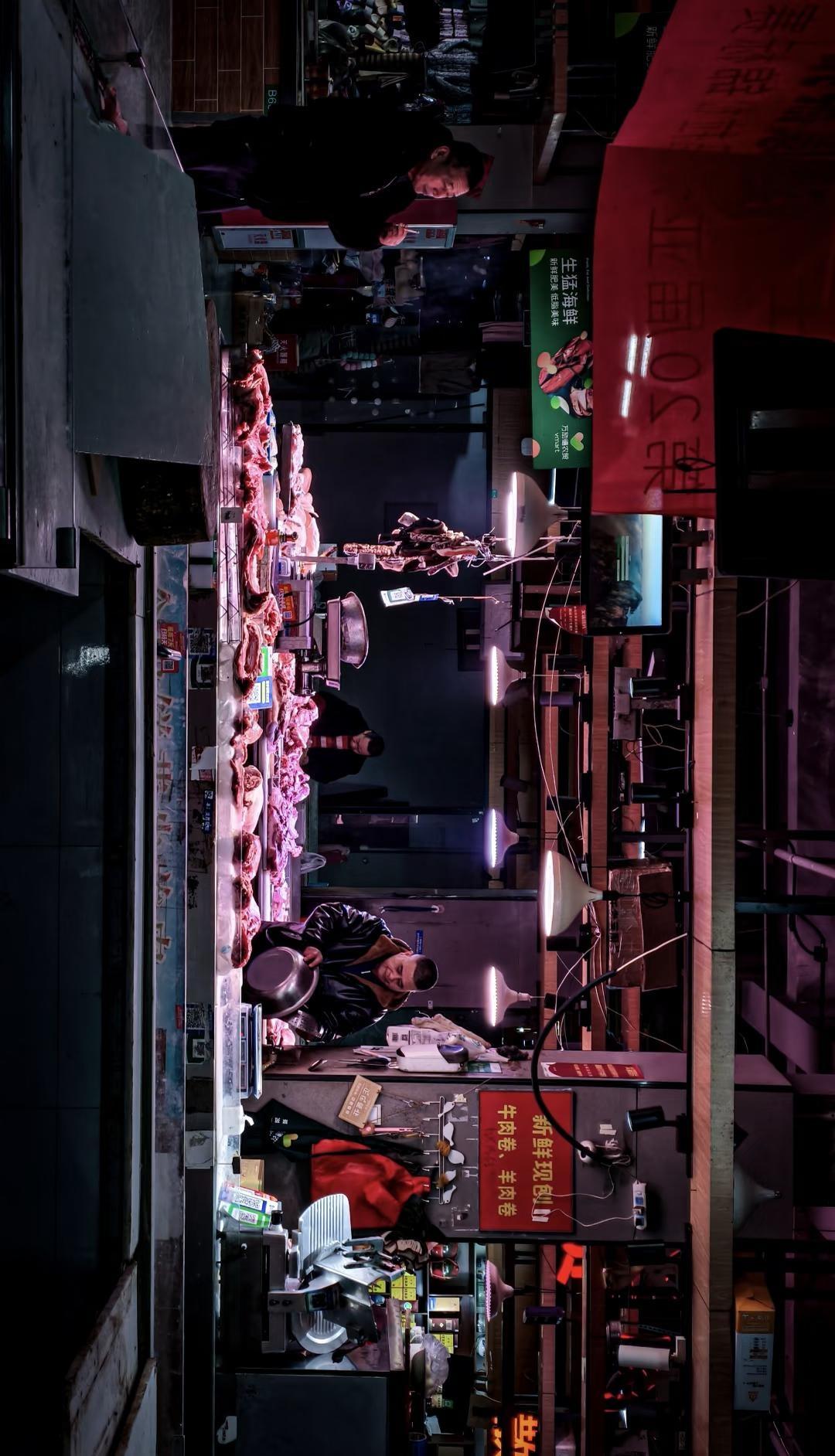 菜场
即将关闭的市场，略显萧条第一视角扫街  美丽浙江  手机摄影  菜市场里的