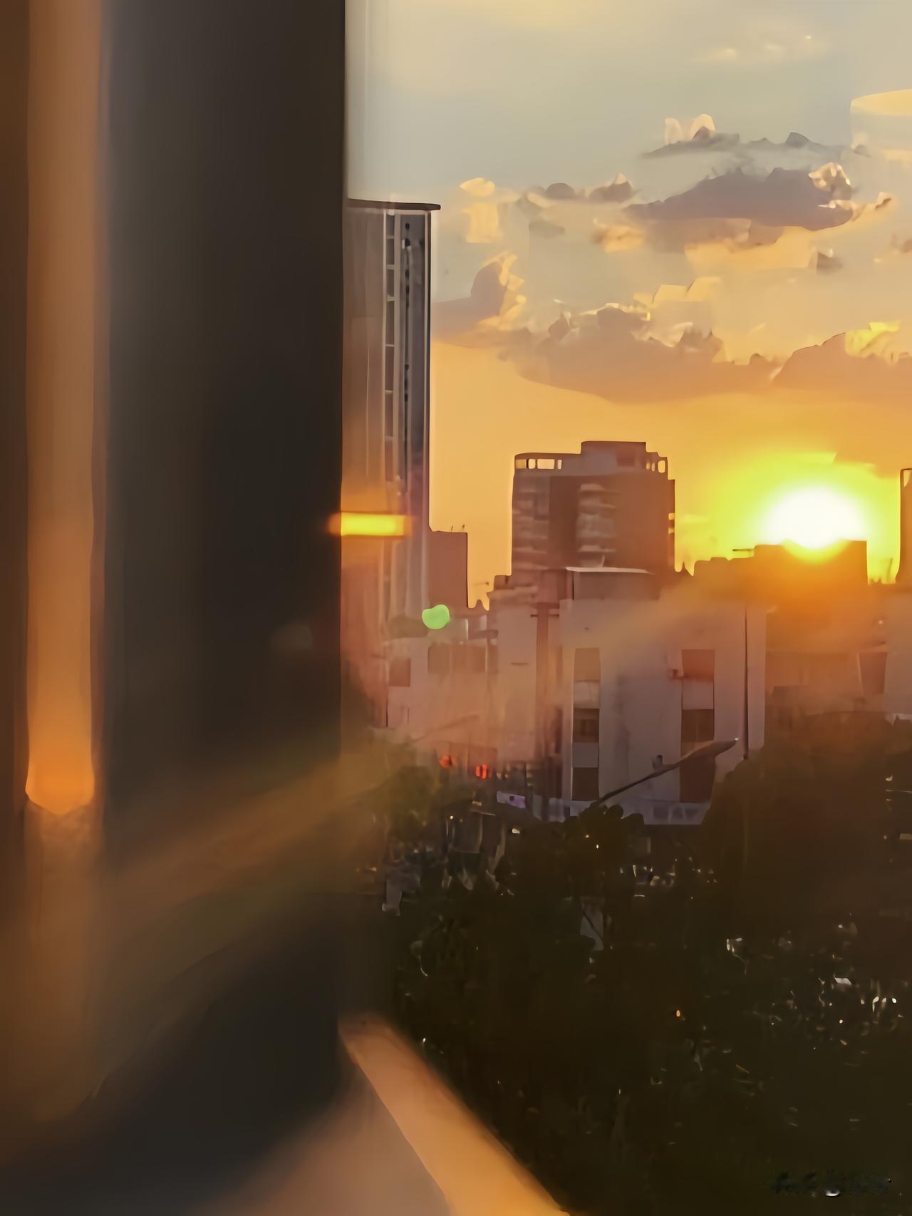 人这一辈子
谁不曾在迷茫的时候，
捡到过一束光呢？
 
那束光，穿过阴霾，落在肩