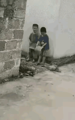 铁头功，铁砂掌，承认有如此经历的人，都有一个完整的童年。一般北方比南方还多一些。