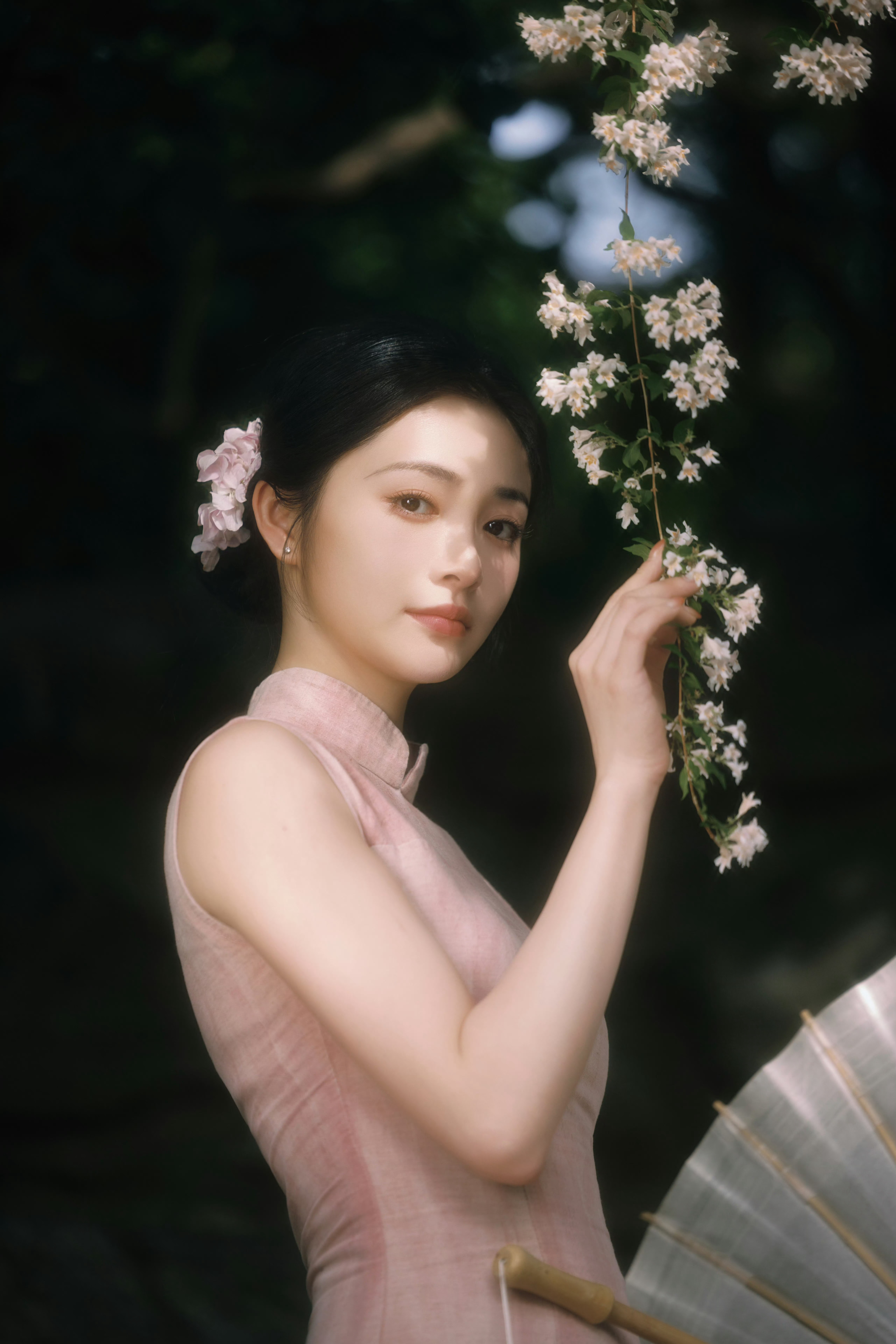 周洁琼一滴泪镜头每次新物料都有十八宫格根本发不下的幸福苦恼🥰 ​​​