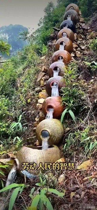 山路埋水管不方便，这个方法真是大显智慧！ 