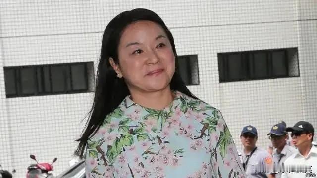王世坚呛“等着被火车撞”，周玉蔻火大要求道歉：党中央应表态

这事说白了就是民进