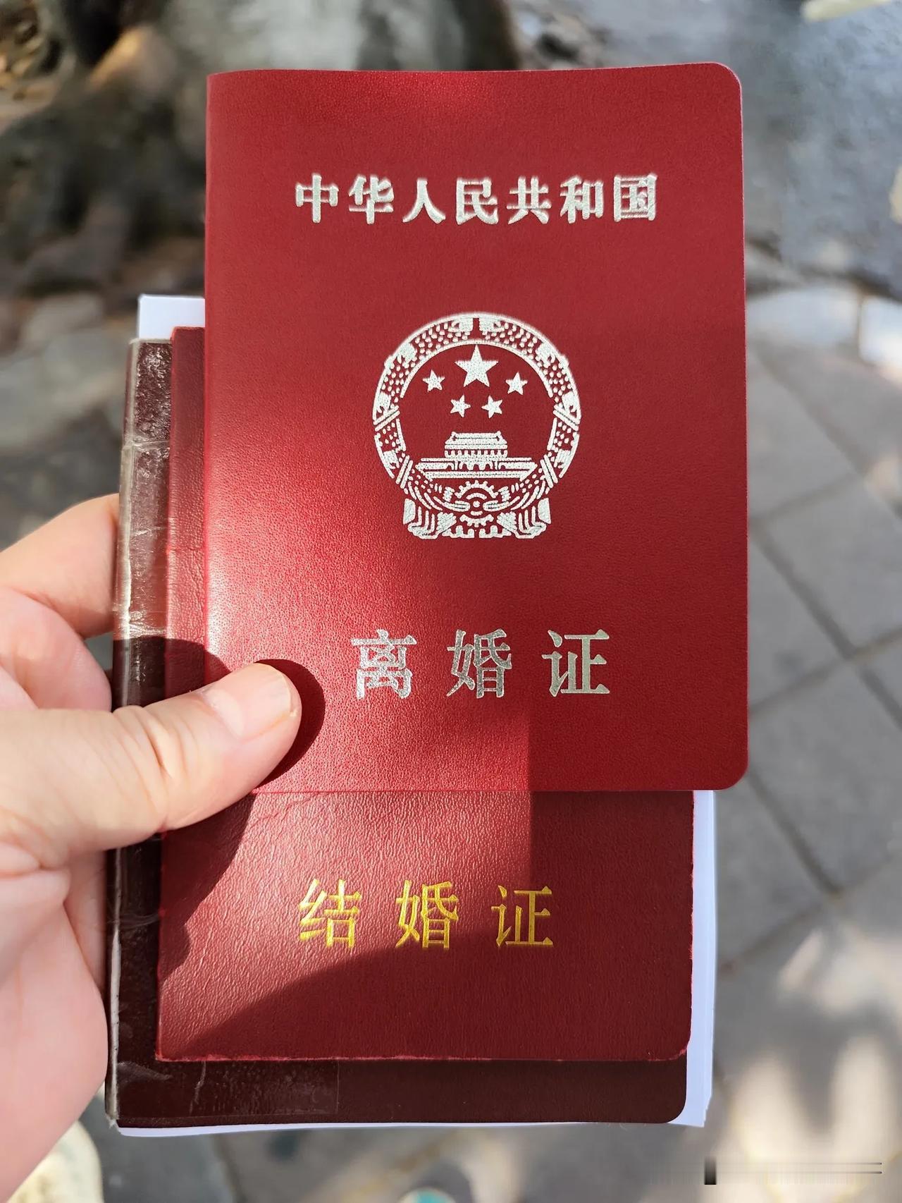 一切都结束了，一切又开始了，不停的循环，什么是人生？人生、生人，一个闭环。
  