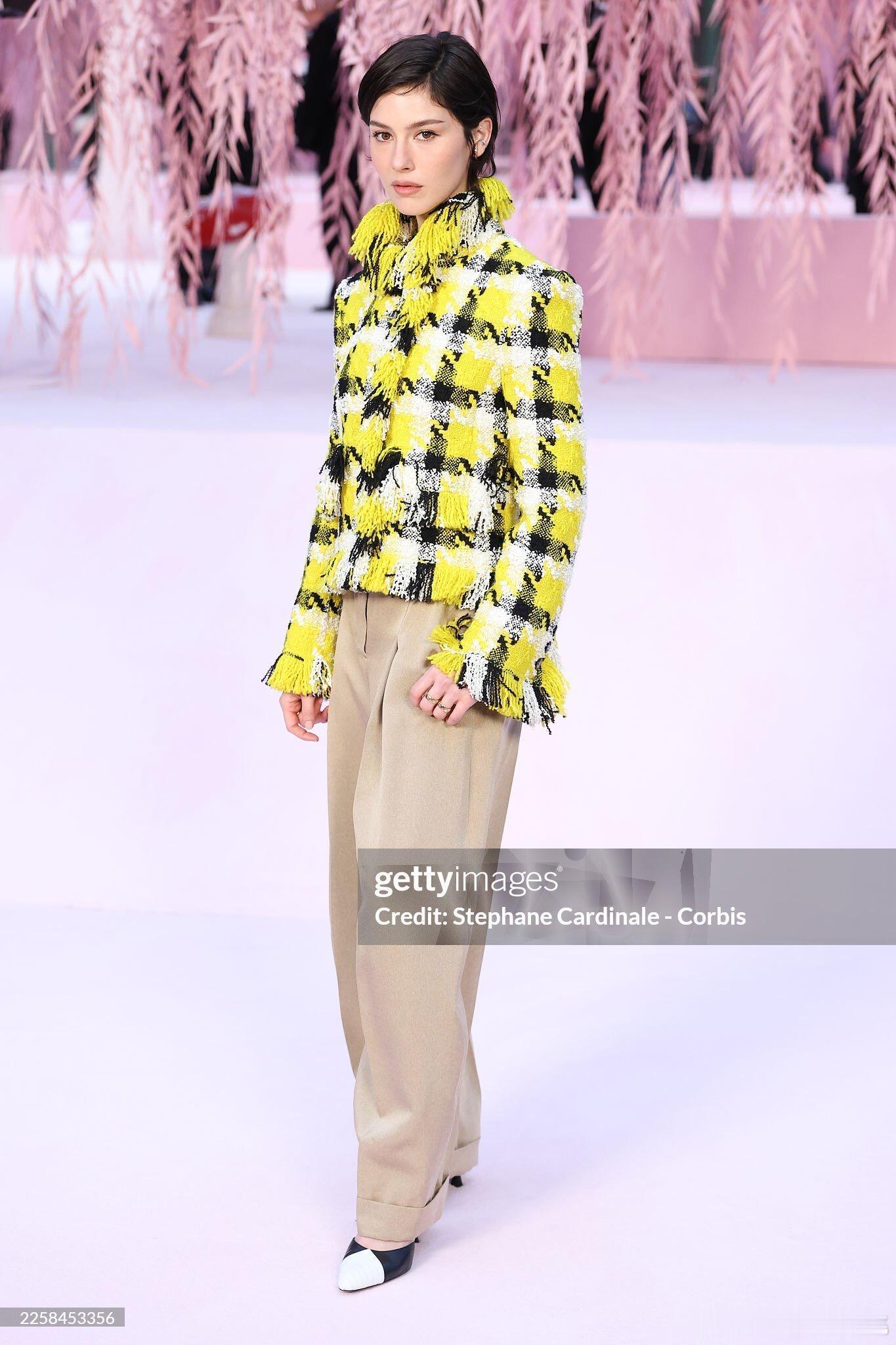 瓜西这张脸真绝了巴黎高定时装周香奈儿大秀