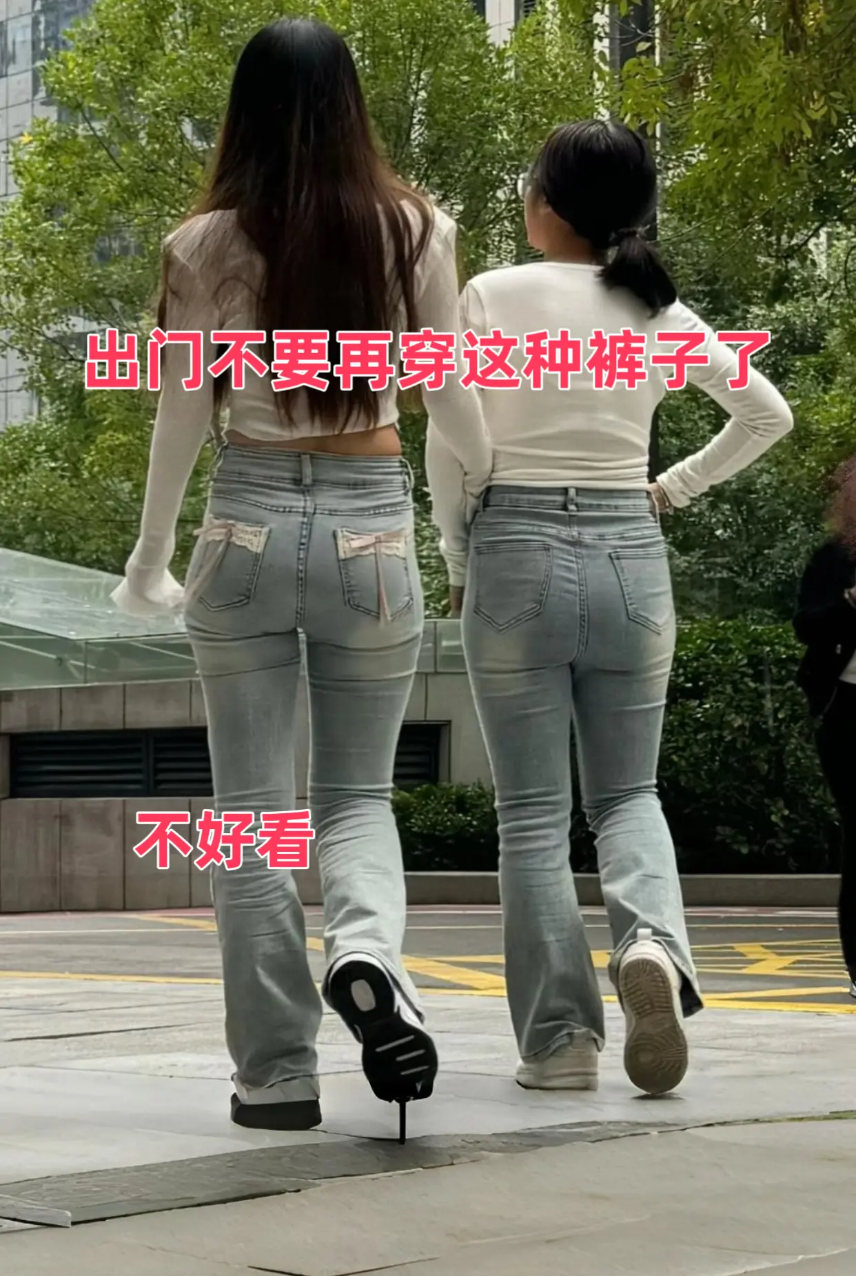 一眼就爱上的好看又好穿的秋冬战裤来喽。这条裤子是今年秋冬季节的必备款。...