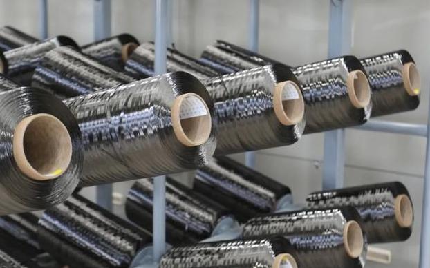 很多人没明白，中国T1200碳纤维突破后意义有多大？这么说吧？咱们战斗机、航天等