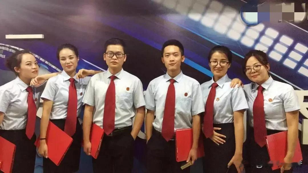 3月1日执行的新规，就像给公职人员戴上了“紧箍咒”，给咱百姓吃了“定心丸”。过去