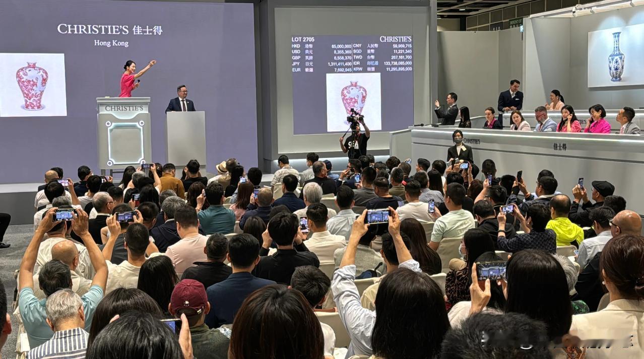 【这一槌 Perfect！“龙”重登场，清雍乾官窑有最新身价】

就在刚刚（5月
