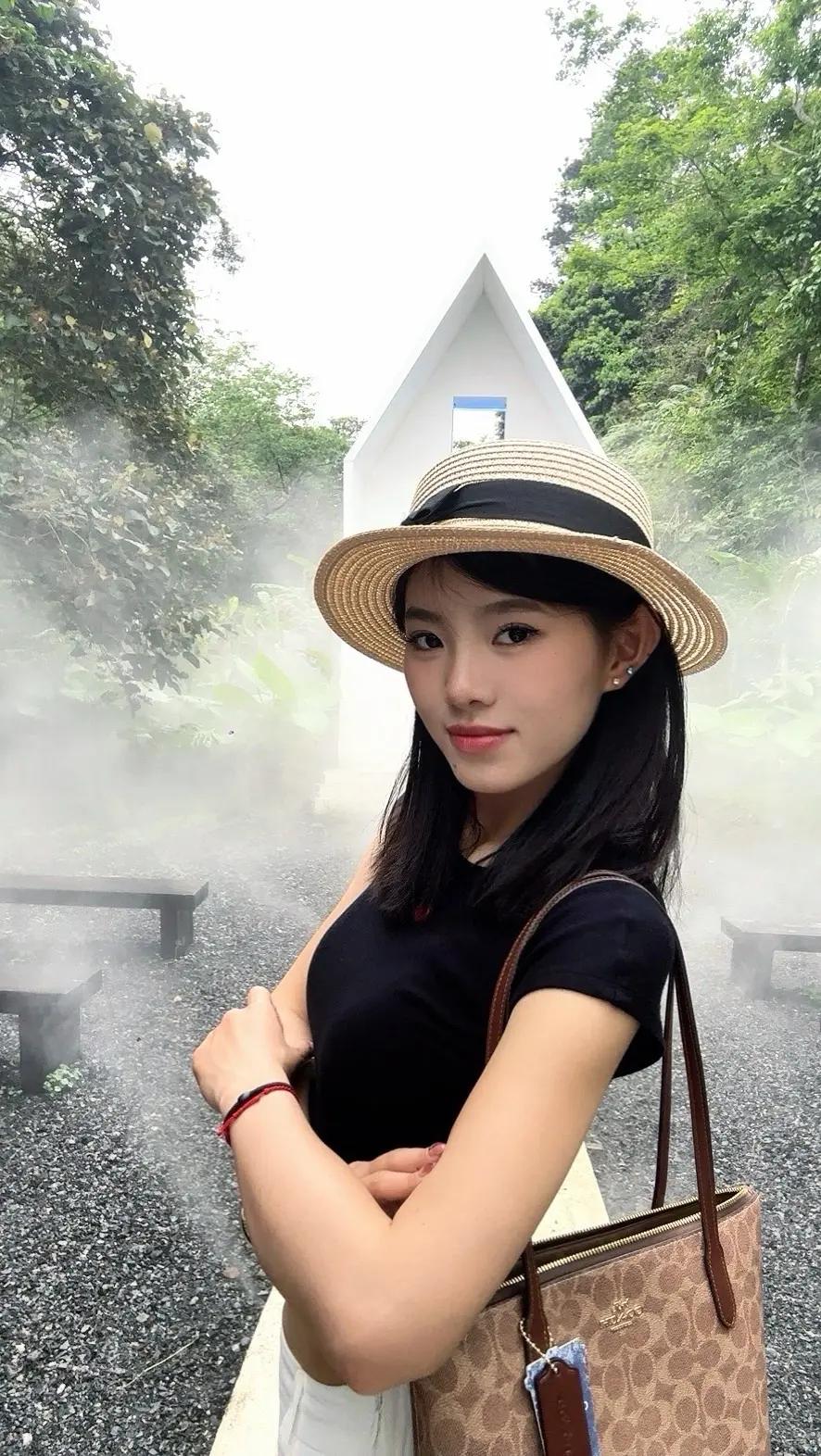 如果你也刚好抬头

爆料