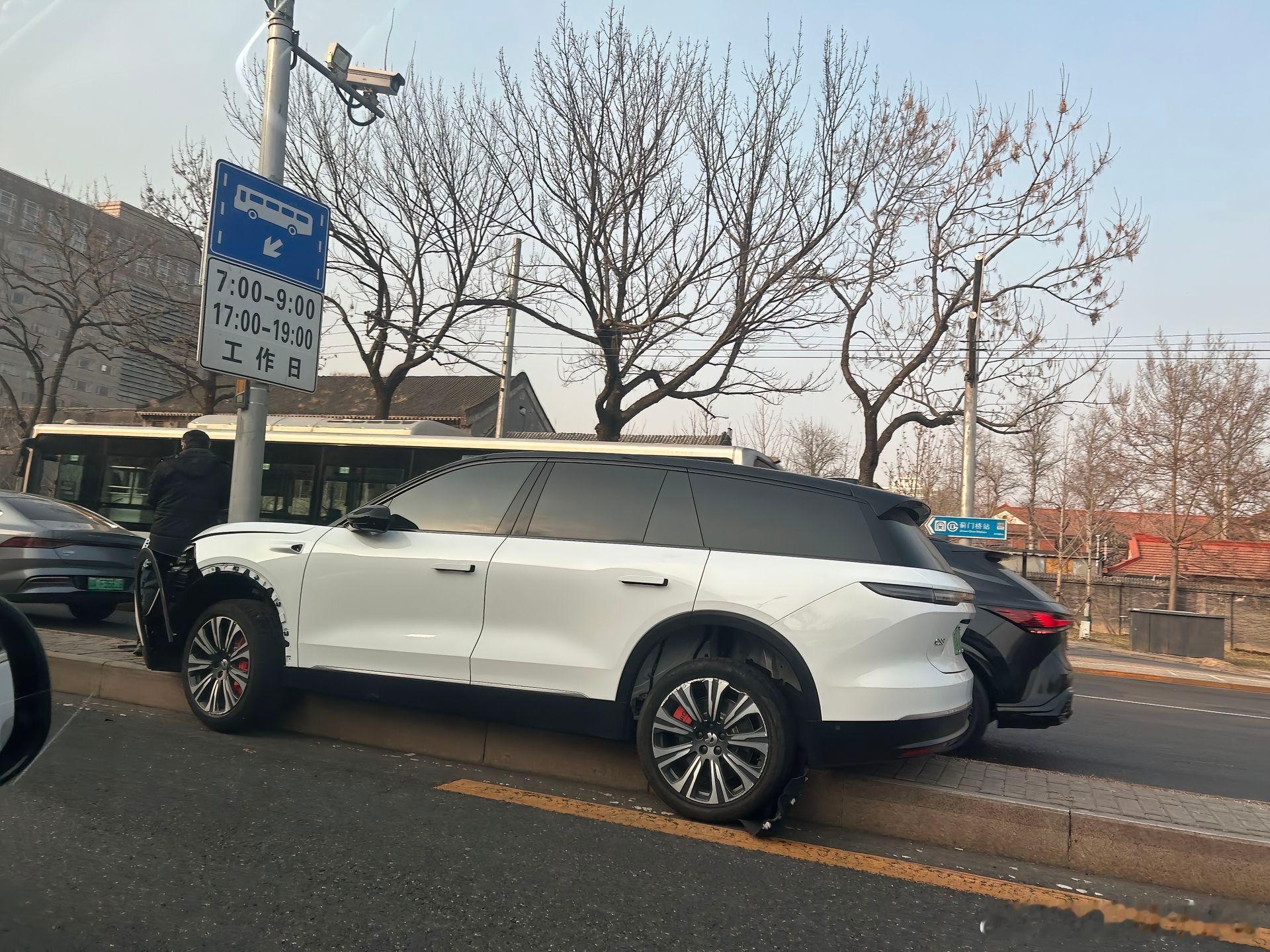 胖哥汽车频道 朋友，你怎么上去的？大V聊车 我和汽车的日常
