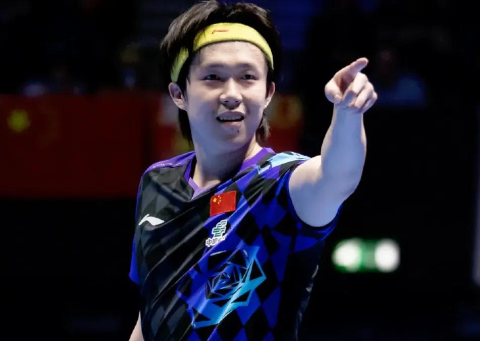 国乒男队迎来全新更迭！随着马龙卸任长达12年的队长职务，王皓正式官宣，由王楚钦接