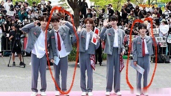 就在刚刚 韩国六代出道的一个新选秀团忙内188大哥166 忙内06的大哥96的 