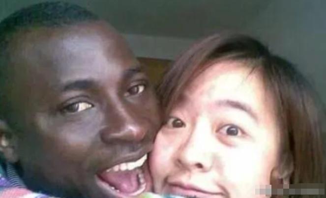 2004年，女大学生朱力亚被黑人男友马浪传染得了艾滋病，经过痛苦的沉沦过后，朱力