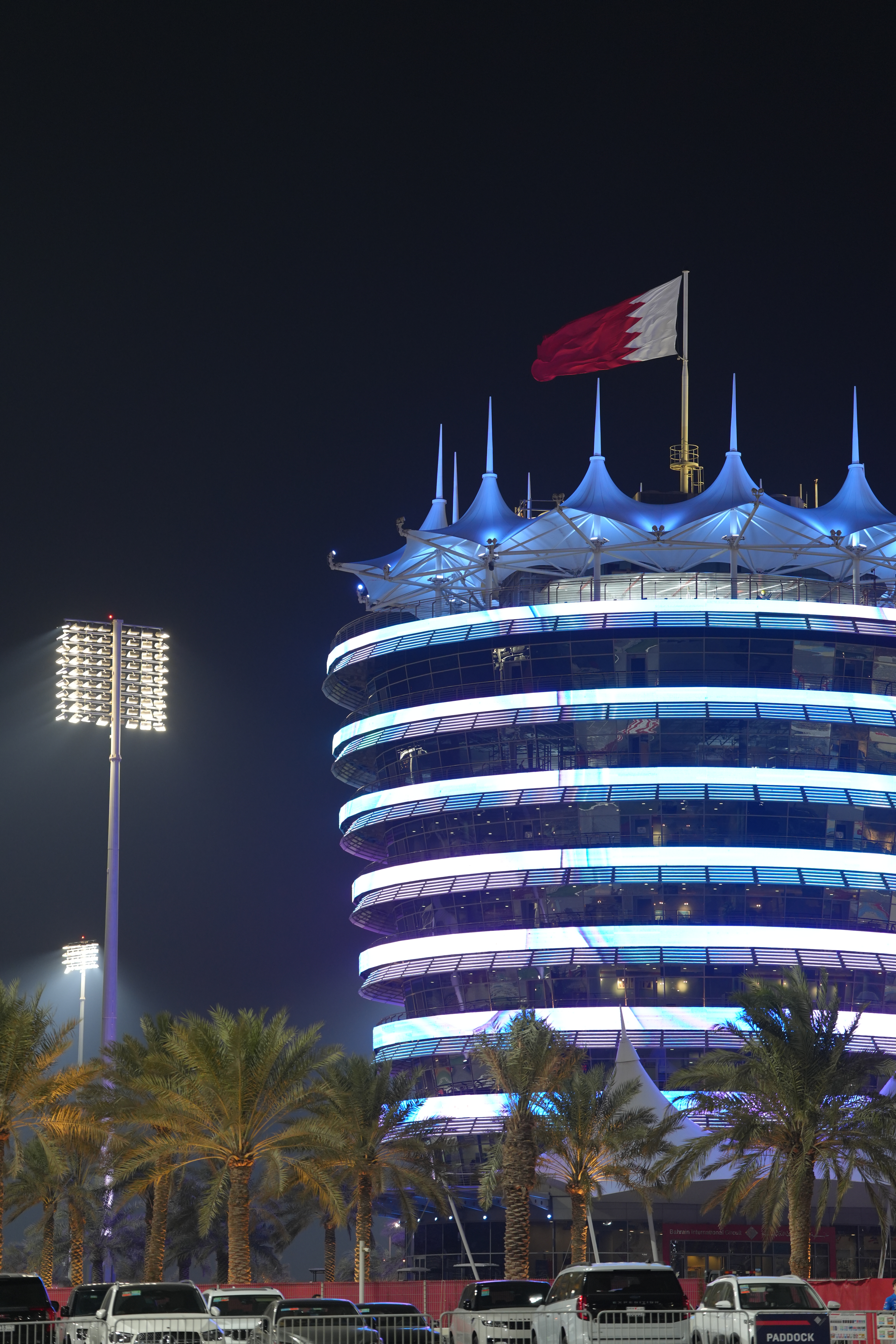 F1官方声明：未来的三站比赛分别在澳大利亚、中国和日本举行，中东地区的赛事还要等