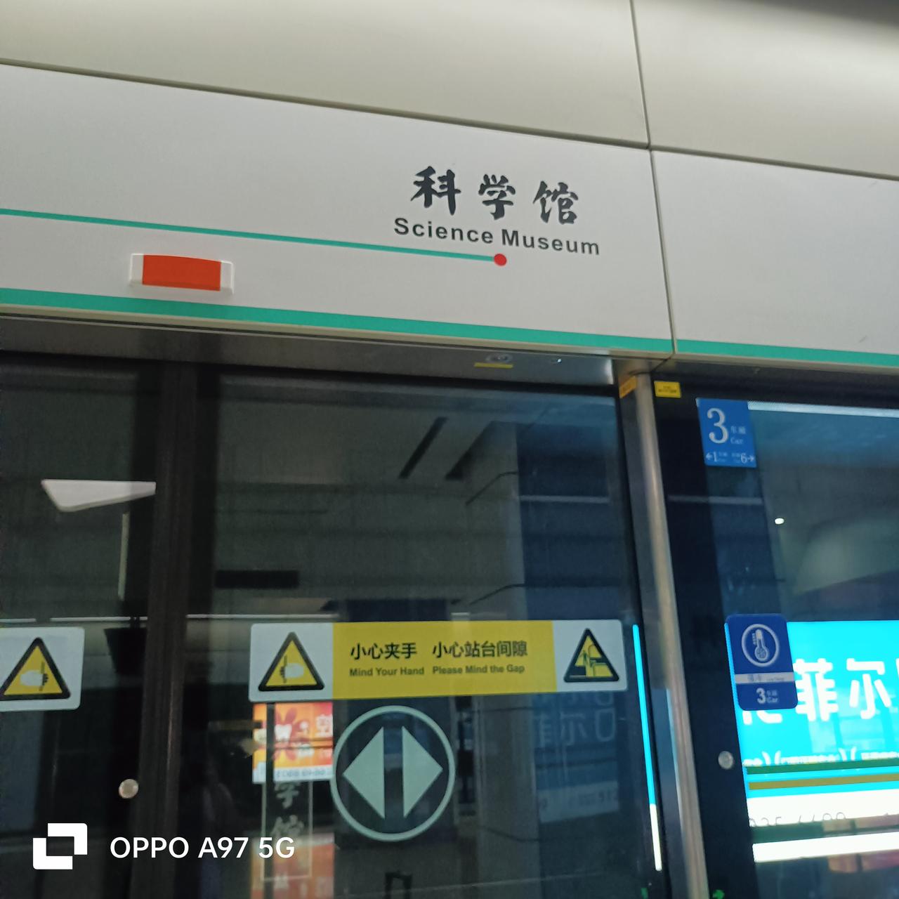 唉，上有老下有小，生活压力太大了，不想上班也要上班，不上班又没钱花，在城市样样都