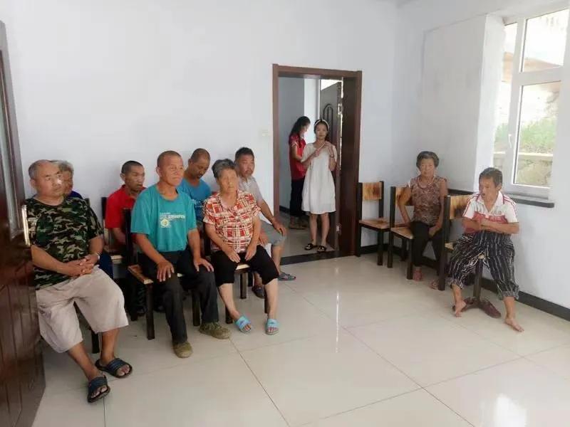 我父母80多岁了，我教会了他们用智能手机，但是不敢教他们用手机支付，因为怕他们上