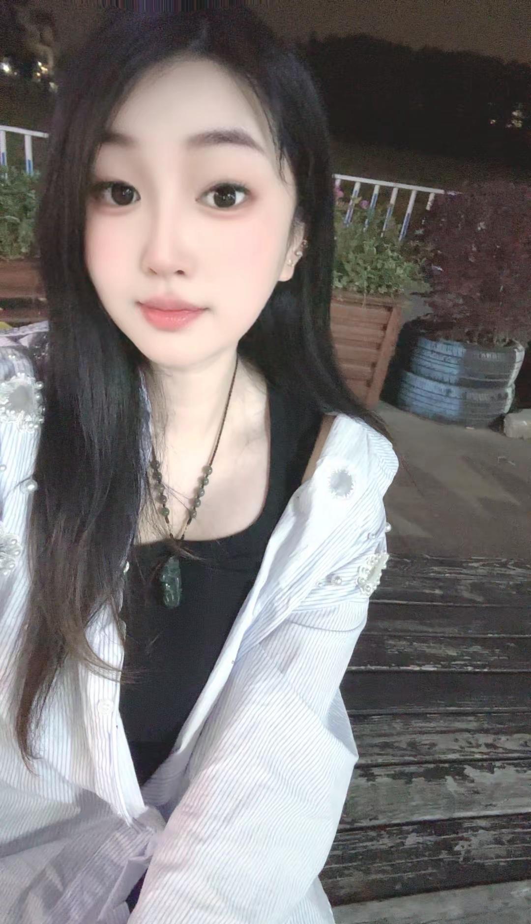 真正能让一个女人上瘾的男人。不是他多有钱。而是在他身上能看到真诚、责任、踏实担当