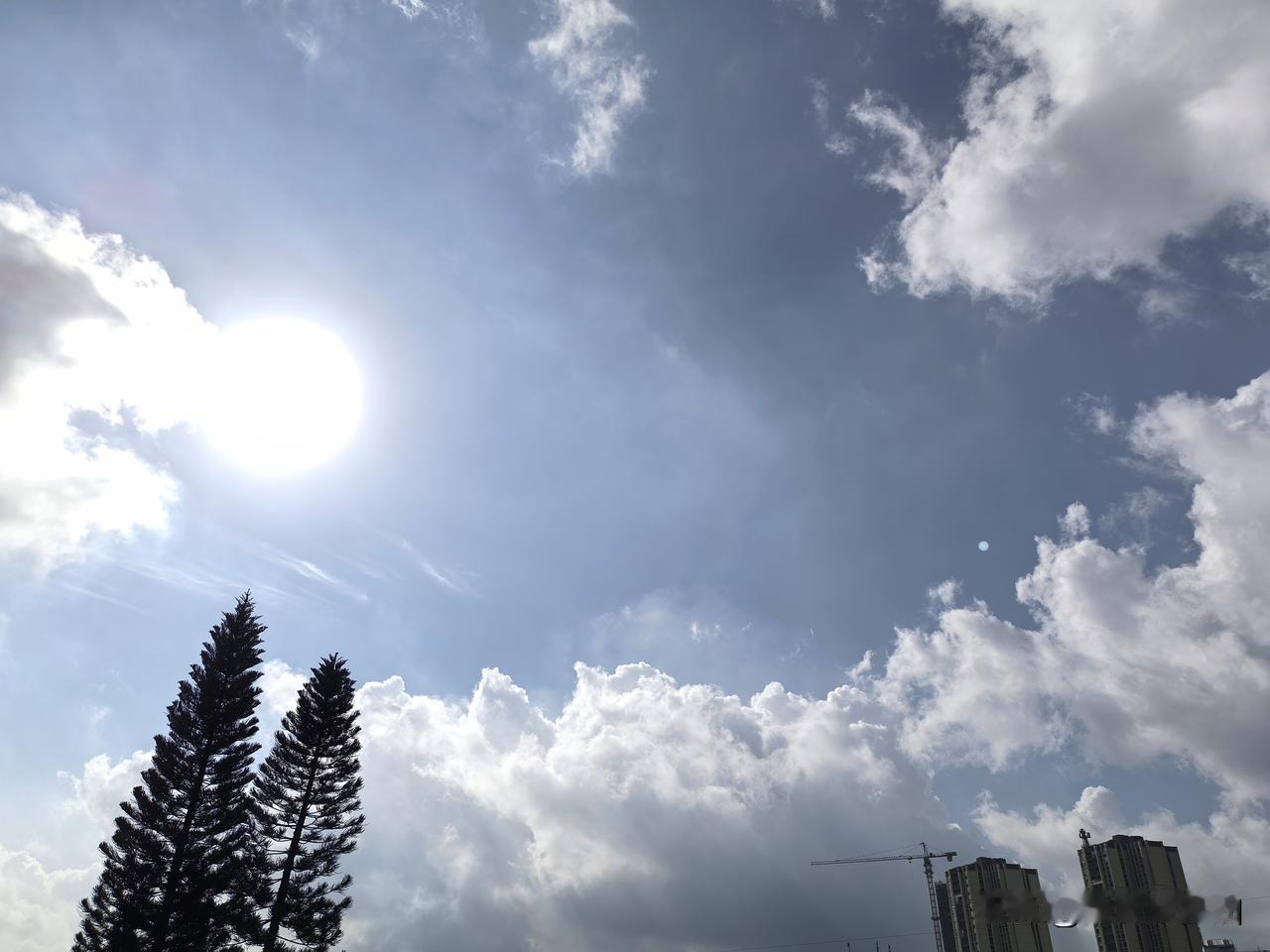 广东：降雨减弱，炎热回归，最高气温35~38°℃局部39°℃，高温炎热天气模式重