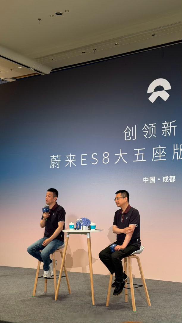 斌哥：面对成本的上涨，蔚来ES8和供应商一起吸收了部分成本上涨，其次ES8毛利还