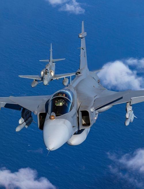 军迷有福了，战斗机系列。…图片今亨。
🌂🌂🌂晚上的月亮 ​​​