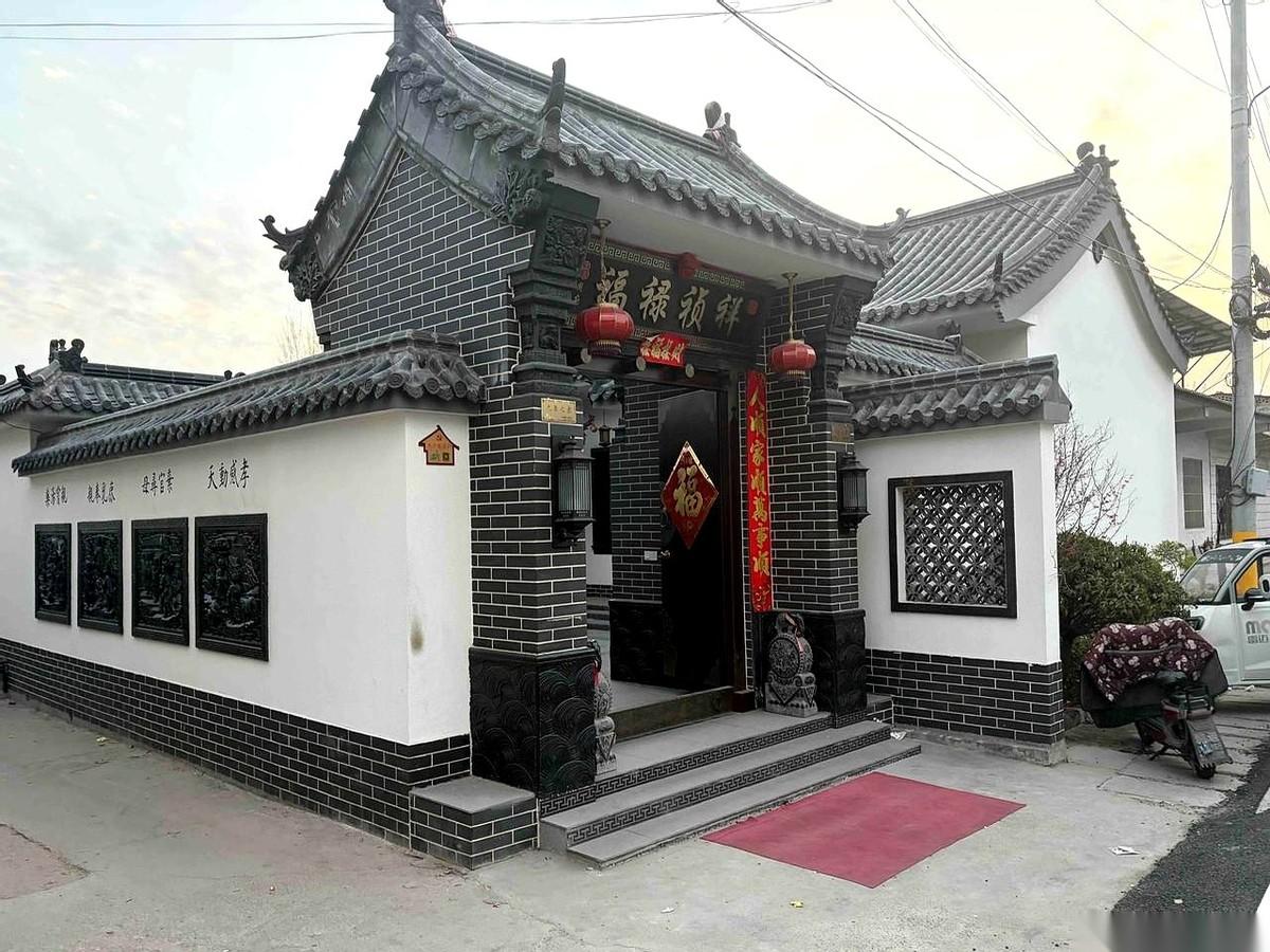 晚清那会儿，山东巨野龙堌镇发大水，地里的粮食全泡汤了。
活路就两条，要么往北边闯