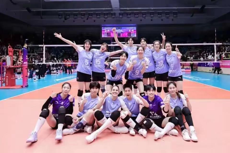 女排联赛天津胜河南，苏沪谁输谁将无缘榜首。1月6日，2025-2026赛季女排超