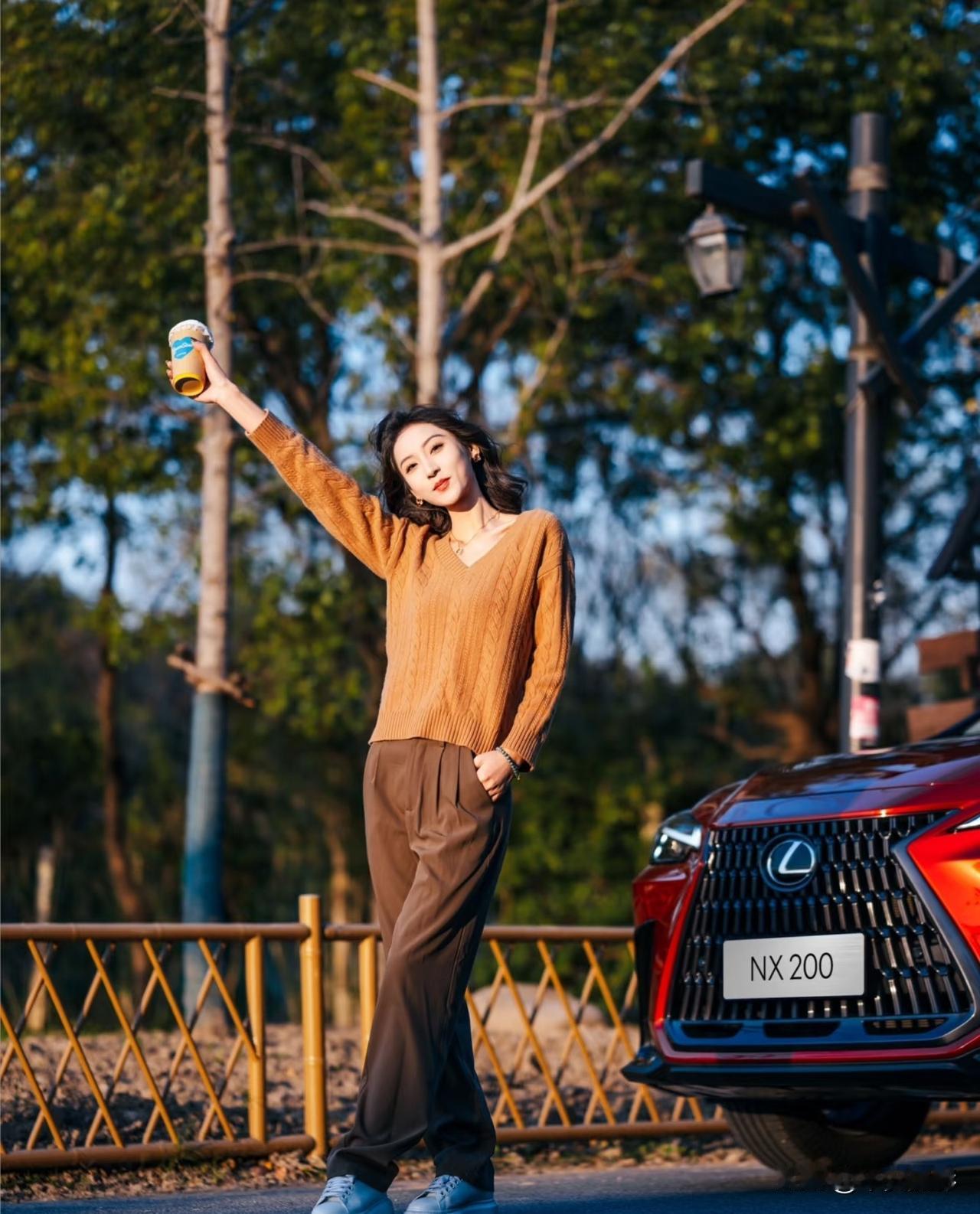 雷克萨斯NX车主  户外取景跟拍摄影写真！   女车主妹妹 人美心善！