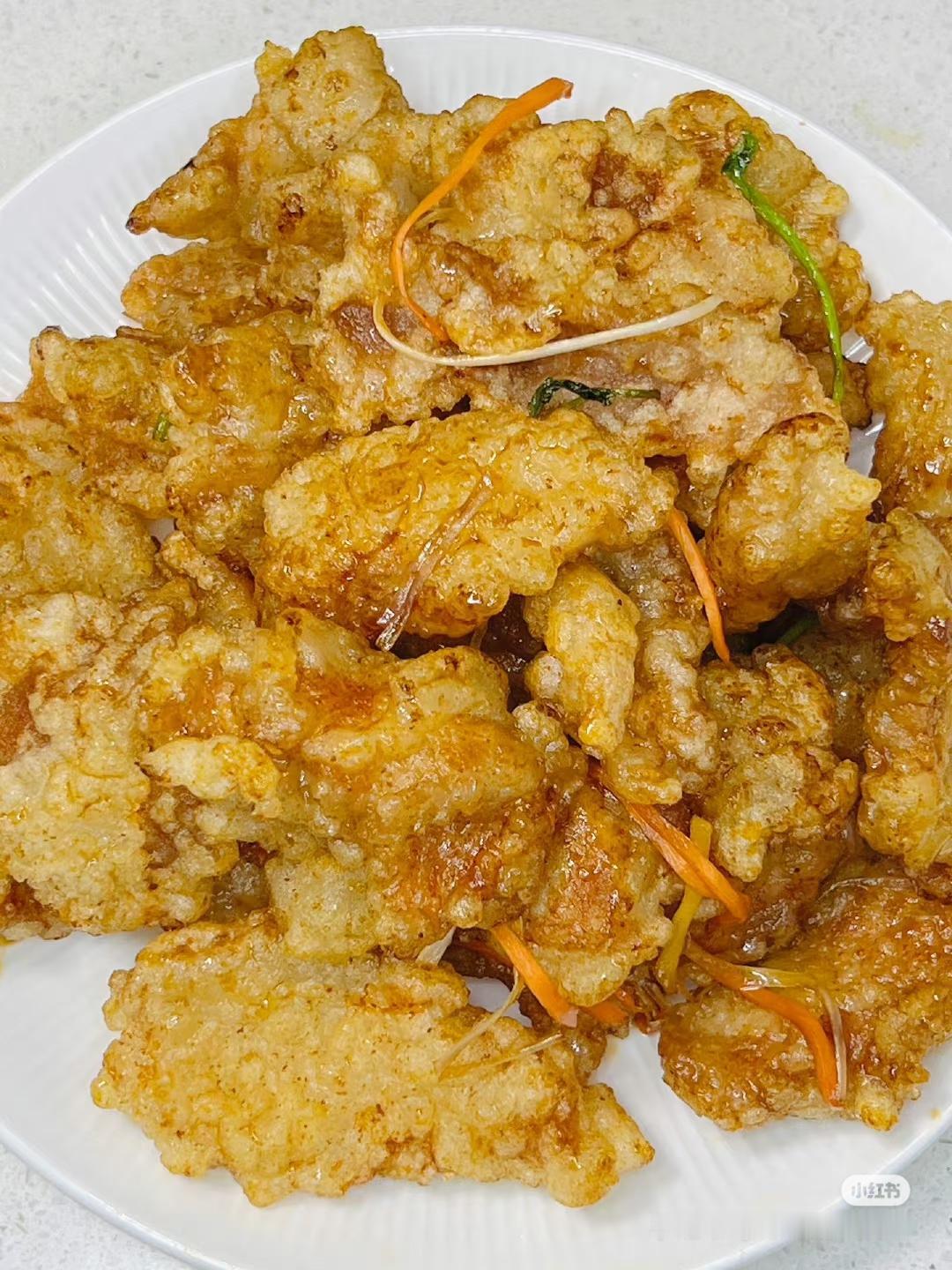 这道锅包肉的做法大致正确，但为了让味道更加鲜美，操作更加顺畅，建议在步骤和调料方