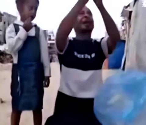 没想到宗教的影响竟然那么强大！许多中东难民，拿到中国千辛万苦送去的救援物资，第一