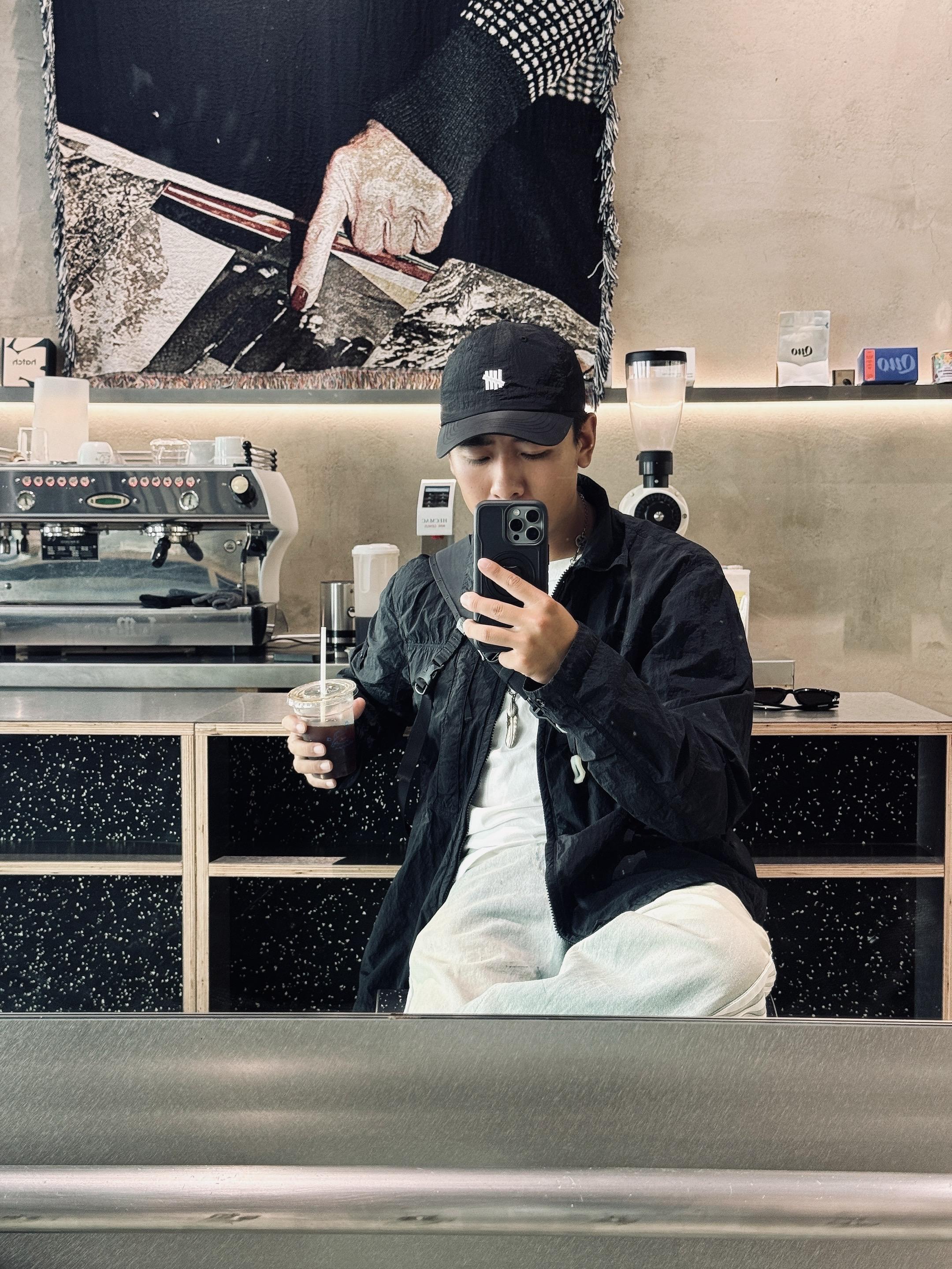 今日无客片，记录自己。摄影师也值得被记录呀！ 推荐阿那亚九期咖啡店（水獭）