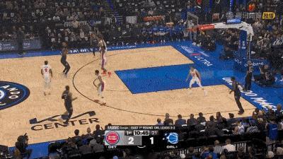 NBA季后赛 魔术队主场迎来和活塞队的第6场对决魔术队次节轰出35-12，最多领