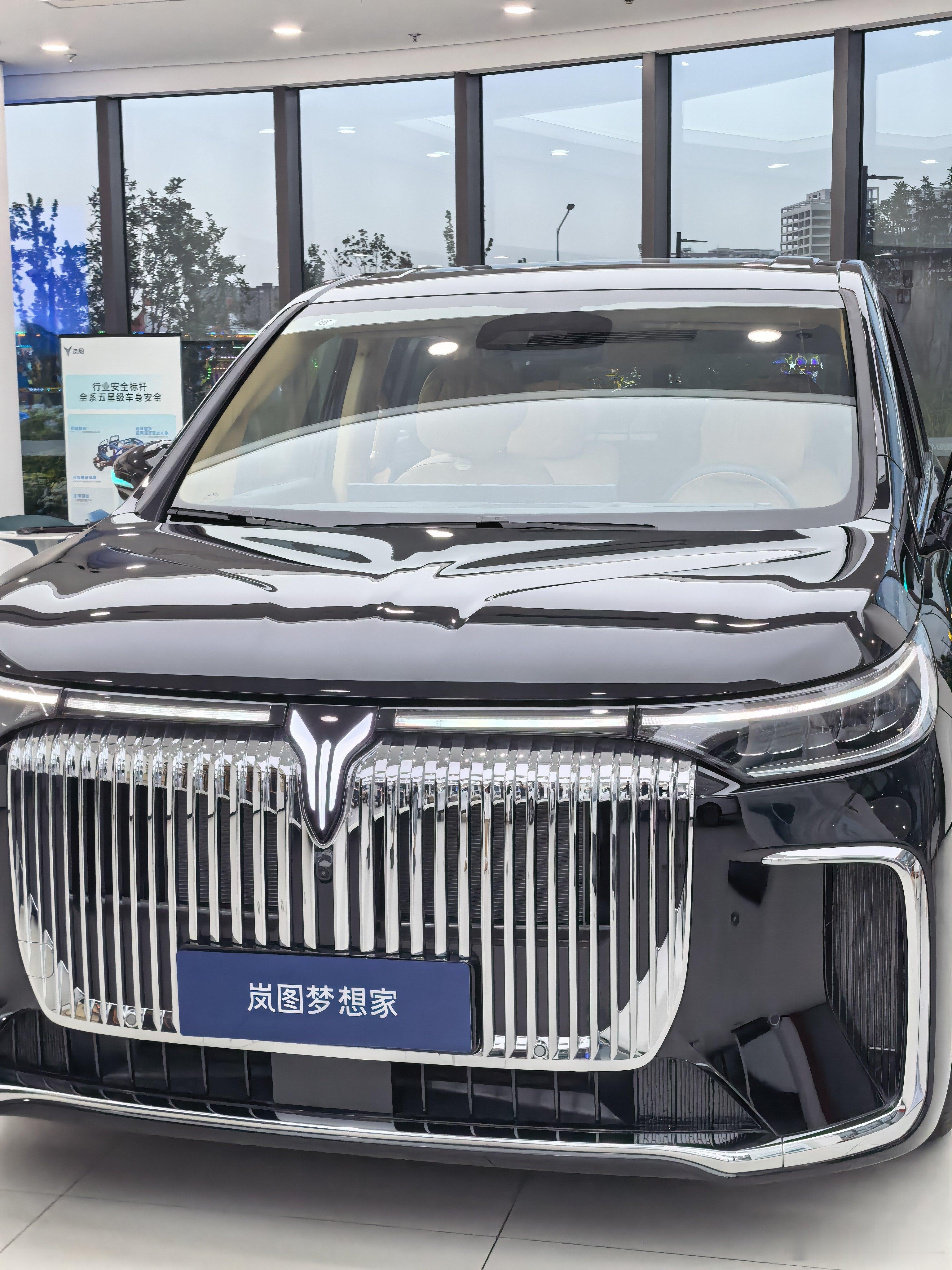 梦想家座舱舒适度真不是吹的，二排通风加热按摩腿托一键躺平，三排180cm坐进去也