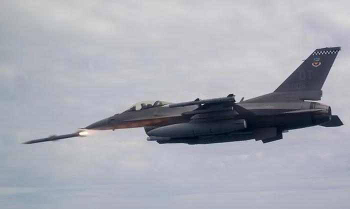 f-16大捷，有啥战果？拦截了一枚导弹？这是啥战法？难道是把导弹拦截技术应用到了
