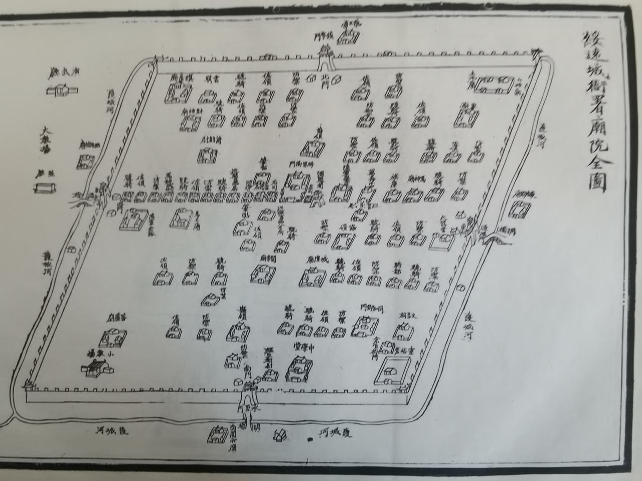 青城印记
这是从光绪三十四年纂修的《绥远全志》中拍下来的一组清绥远城衙署绘图，提