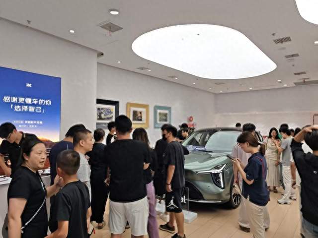 智己国庆订单快速上量，LS6从门店体验到成交形成正循环