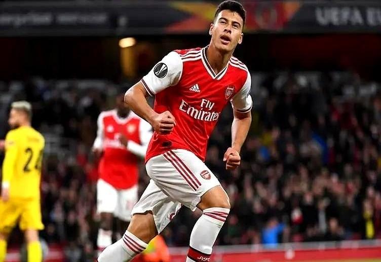 赢了球，却被自家球迷骂上热搜，你敢信？
教练赛后承认：中场一塌糊涂。3-0的比分