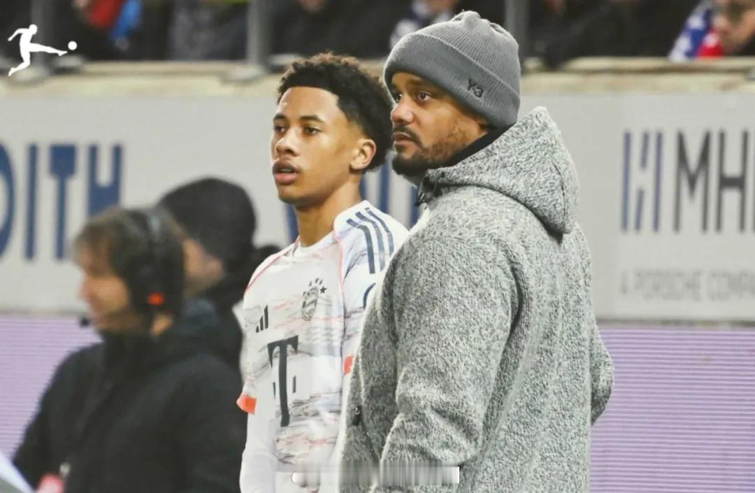 罗马诺消息，卡西亚诺-基亚拉很快将和拜仁签下一份新合同，这名16岁的中卫是长期计