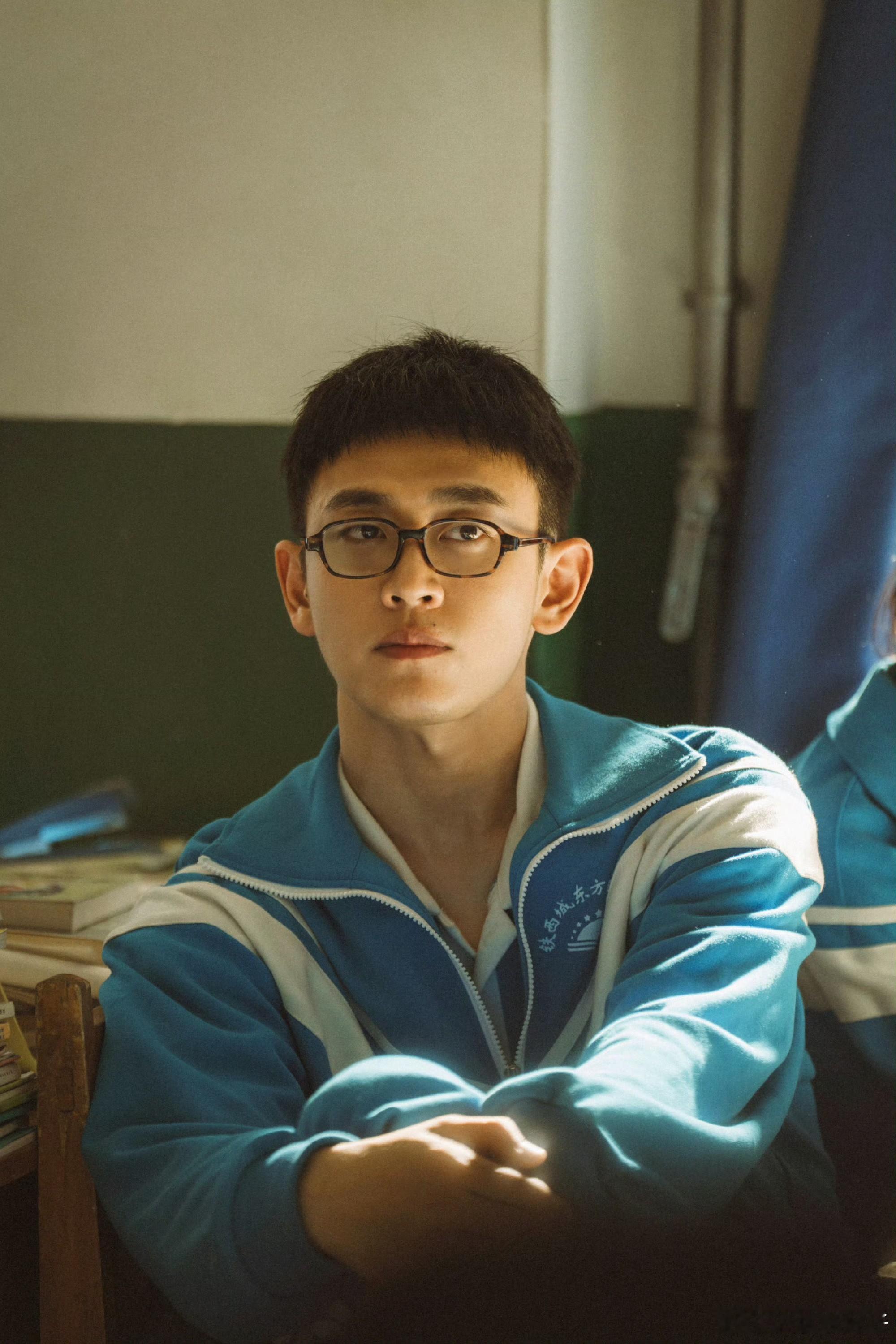 王天辰 春节档最忙演员 王天辰也太有实力了吧🥳！从禁欲医生到青涩少年，反差极大