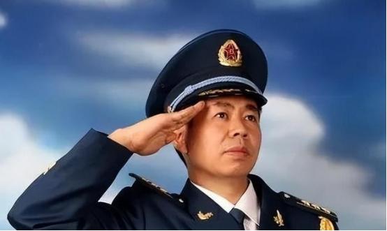 中国鹰派戴旭的战略警告太震撼了！他直言，中国空军必须给沿海城市打造3000公里防