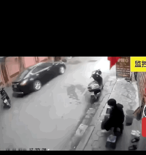 看了两遍都看不懂，
这个人是故意的吗？