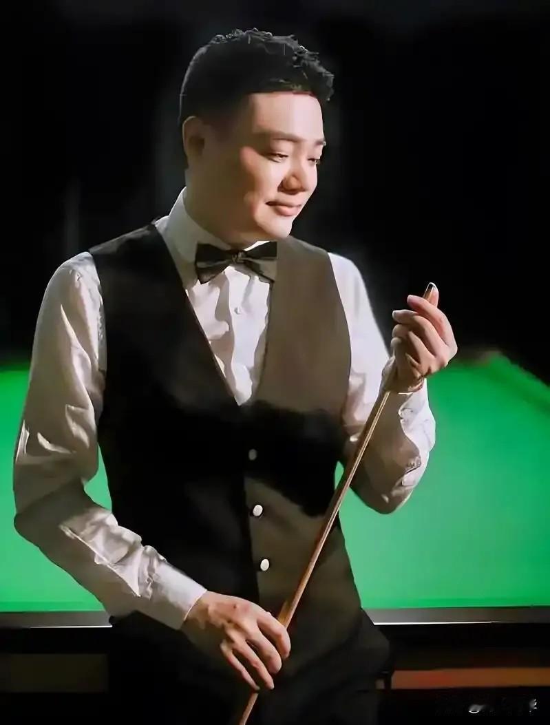 奥沙利文对着镜头一字一句地说：没有丁俊晖，我们这帮世界冠军，现在全在开出租车。你