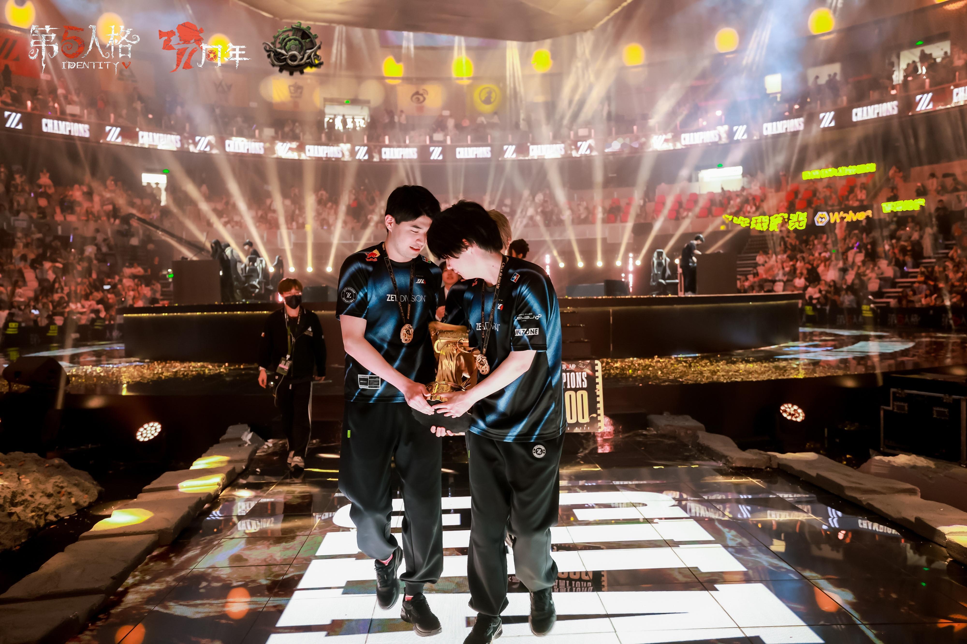 ZETA第五人格[超话] 沉甸甸的不仅是重量🏆ZETA夺冠COA8全球总决赛 
